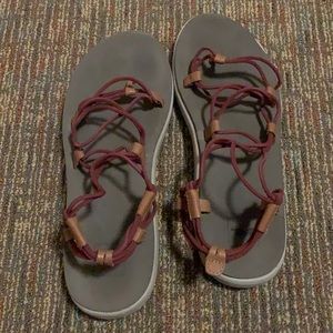 Teva Voya Infinity maroon sandals size 10